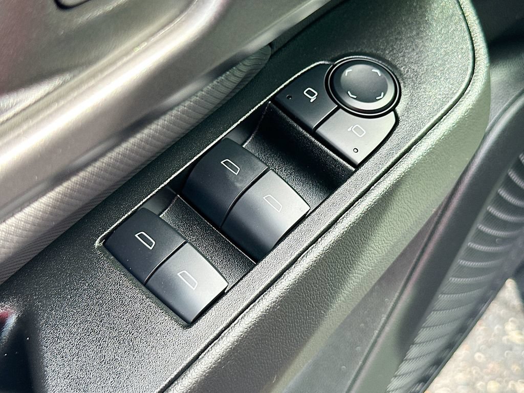 Certified 2025 Chevrolet Equinox EV LT FWD image 17