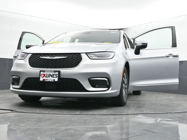 Used 2023 Chrysler Pacifica Limited FWD image 73