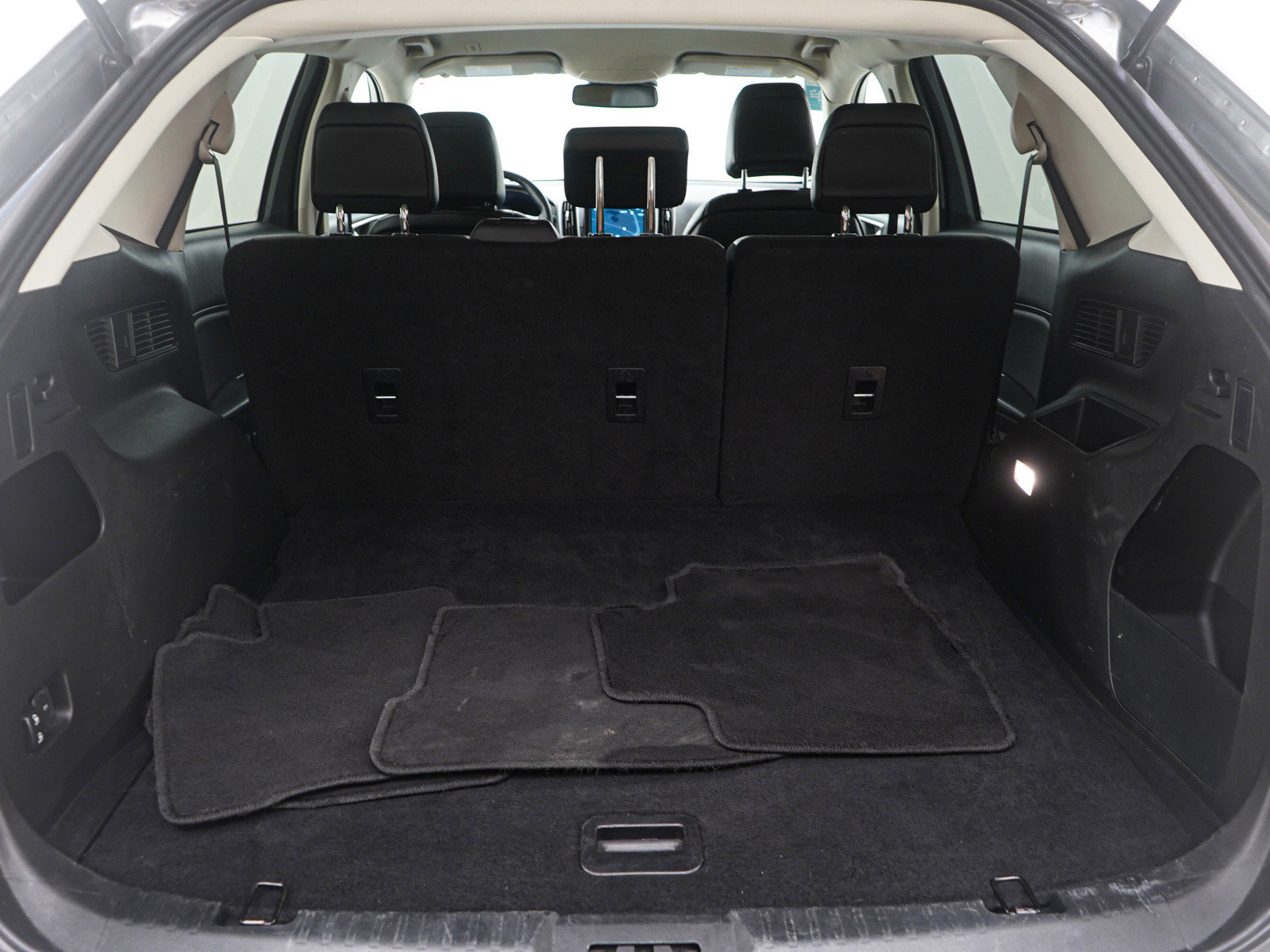 Used 2024 Ford Edge SEL image 9