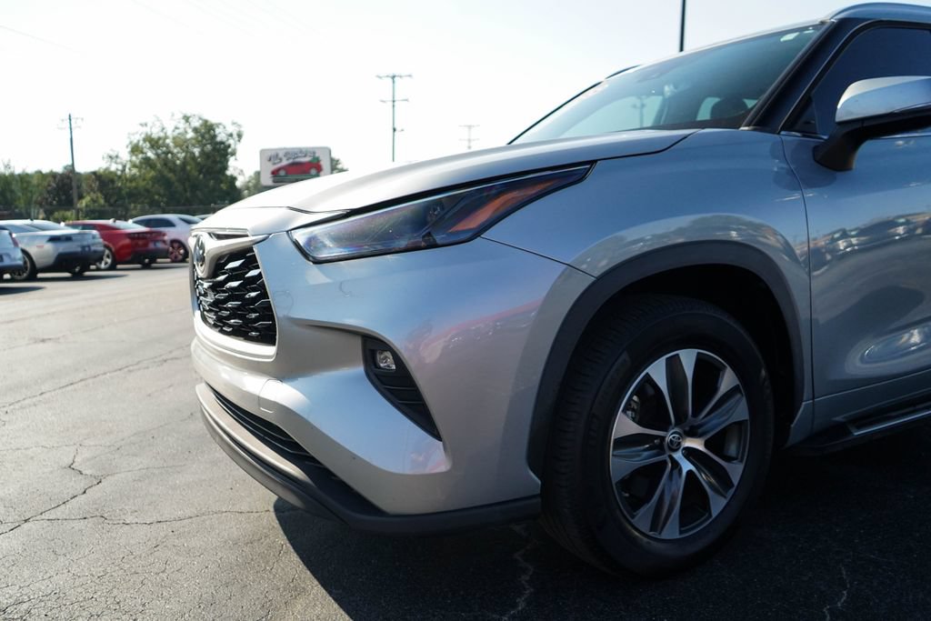 Used 2022 Toyota Highlander XLE FWD image 18