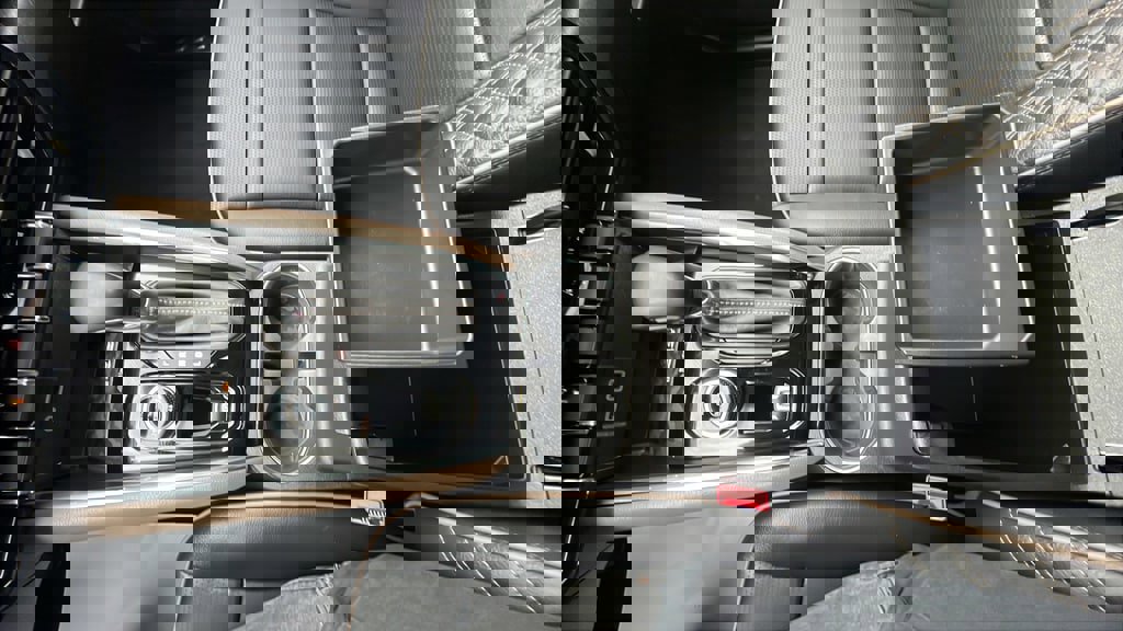 Used 2024 GMC Canyon Denali image 13