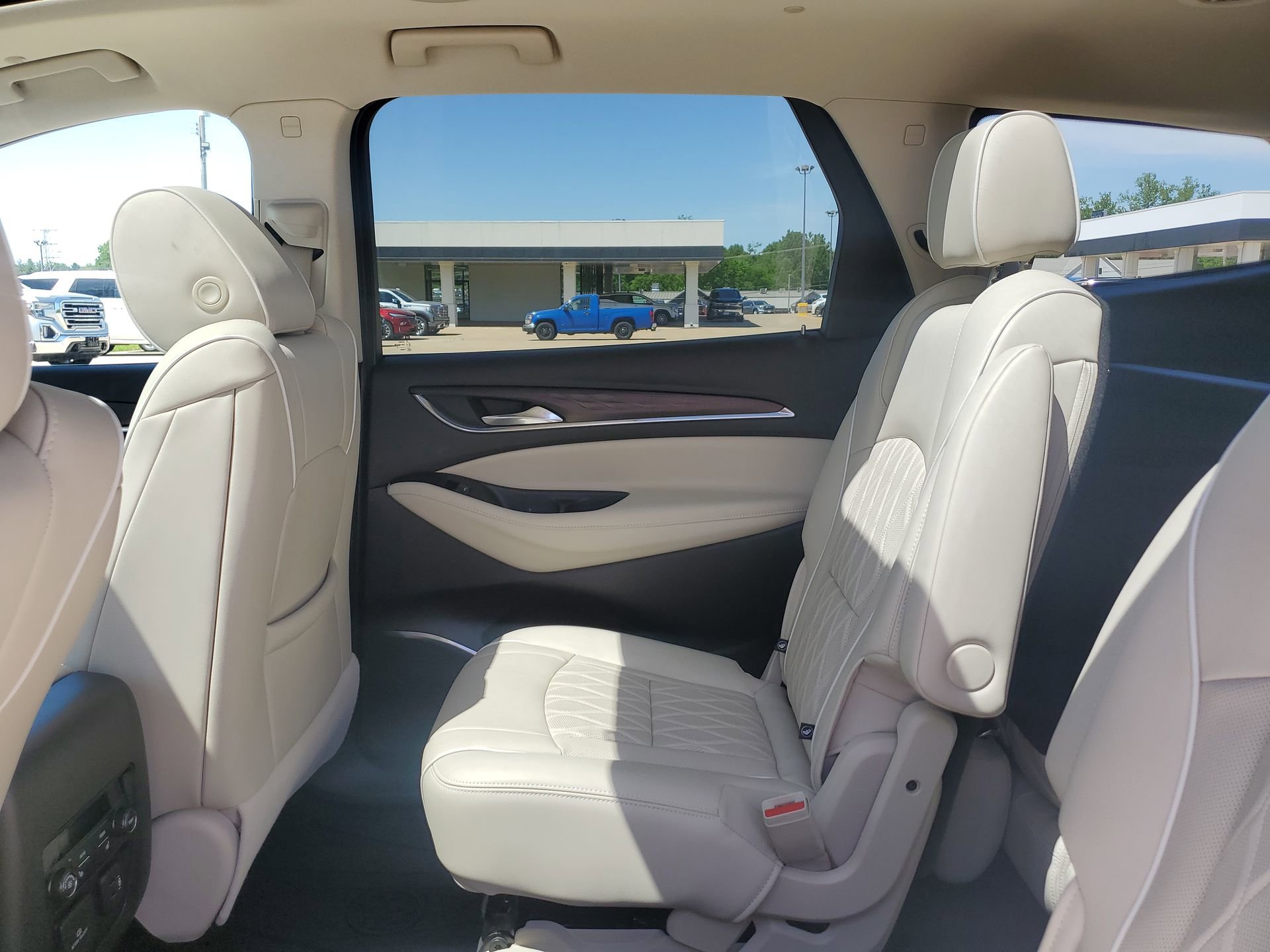 Used 2023 Buick Enclave Avenir w/ Avenir Technology Package FWD image 32