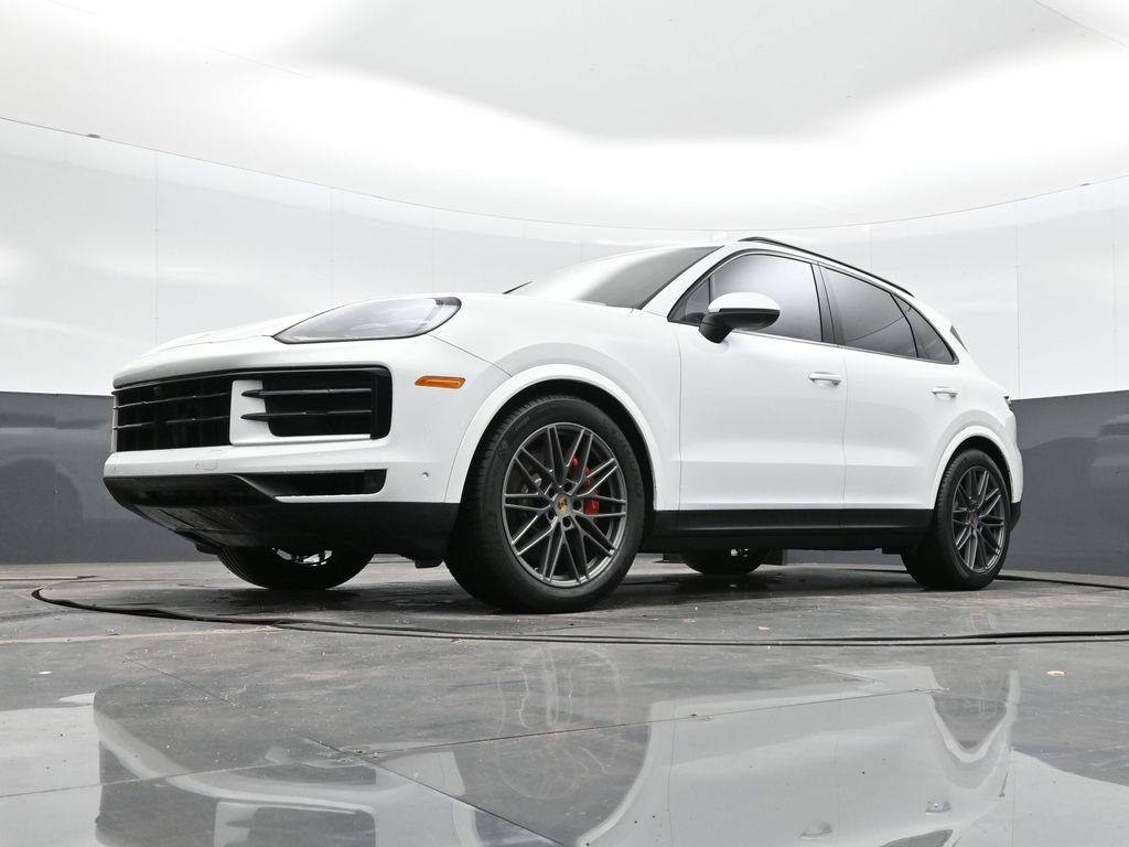 Certified 2025 Porsche Cayenne S AWD/4WD image 34