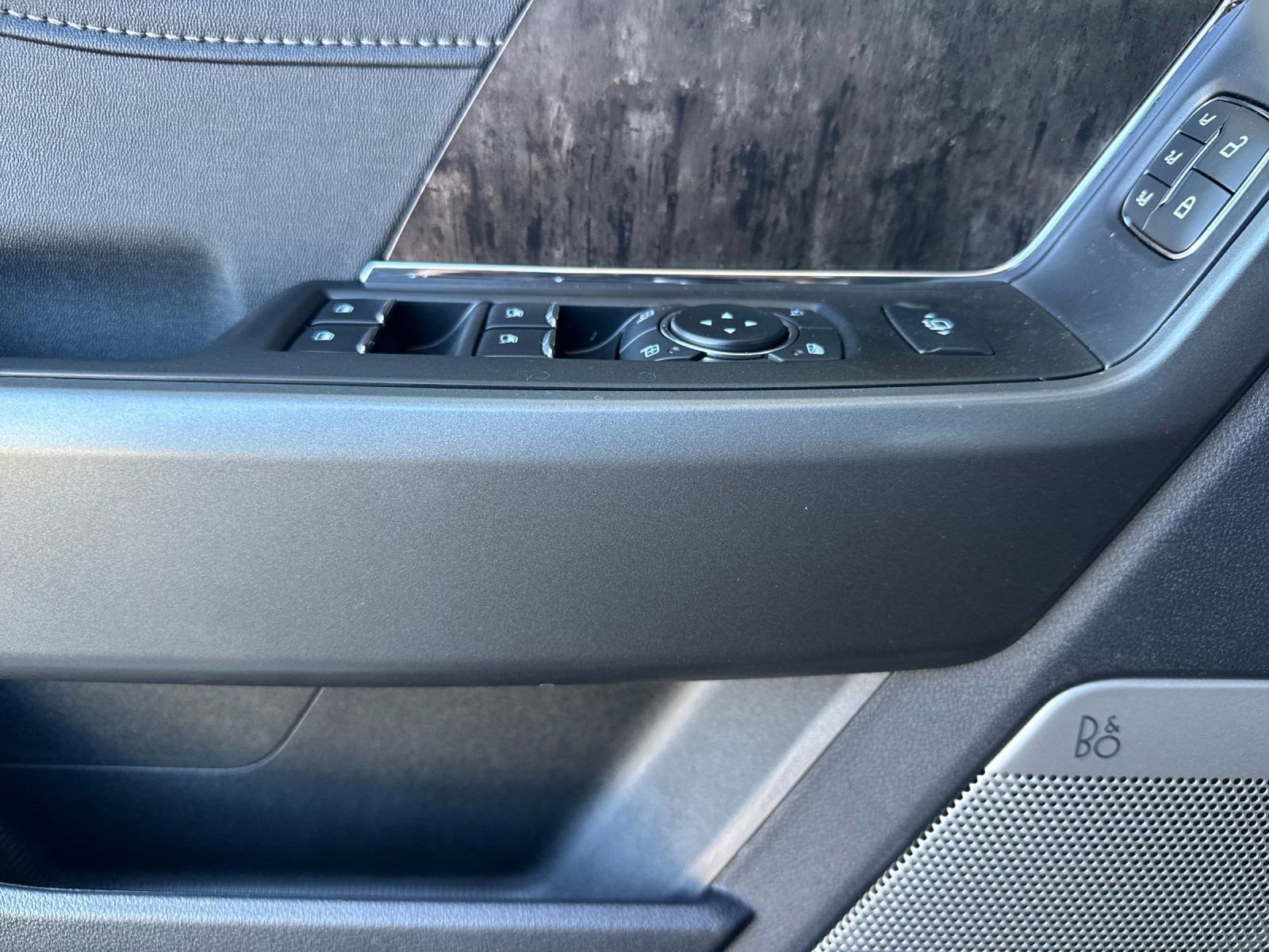 New 2026 Ford F250 Lariat w/ Black Appearance Package image 10