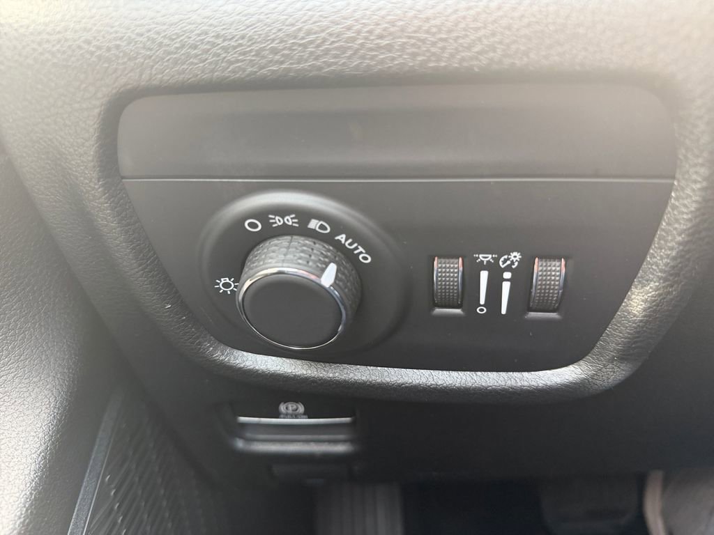 New 2026 Jeep Grand Cherokee Laredo image 18