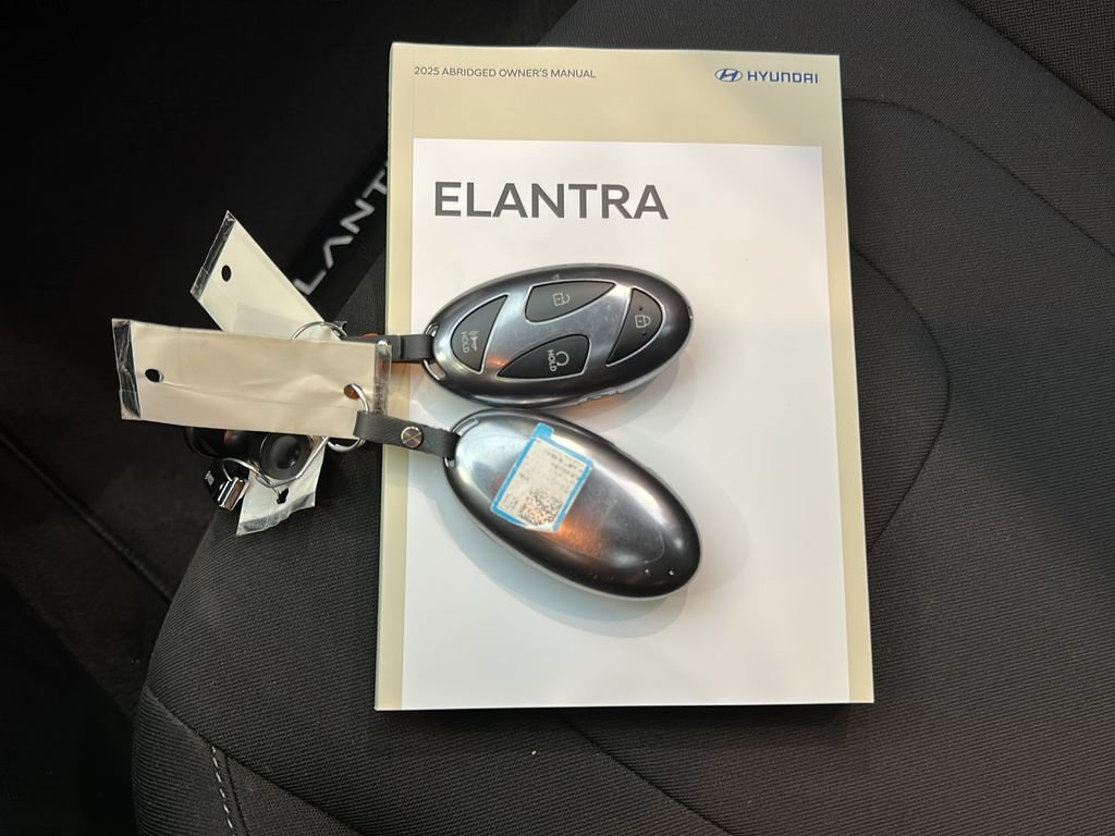 Certified 2025 Hyundai Elantra SEL FWD image 31