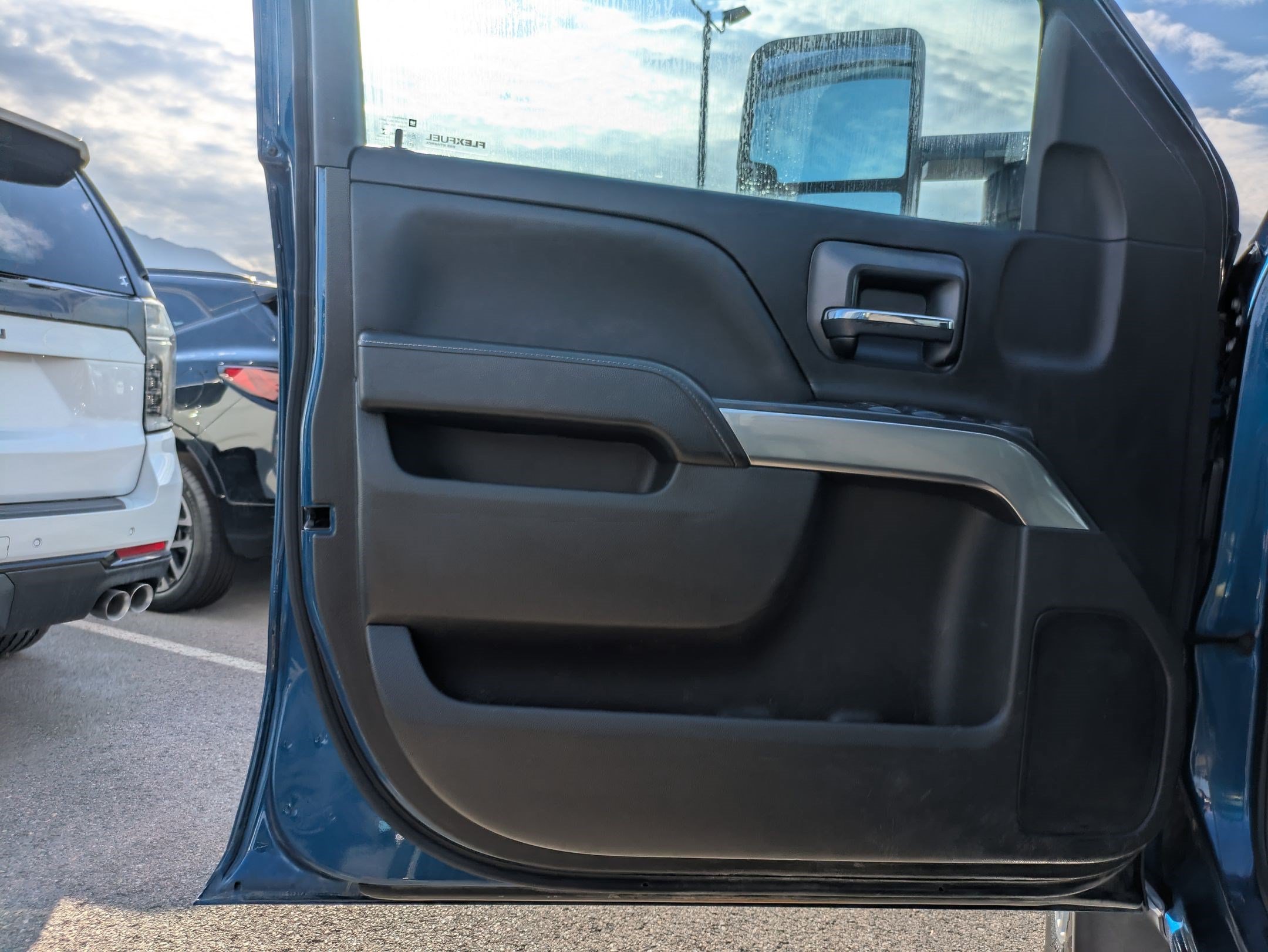 Used 2018 Chevrolet Silverado 1500 LT w/ LT Fleet Convenience Package AWD/4WD image 12