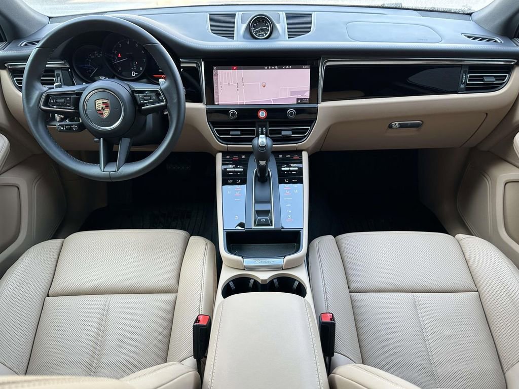 Certified 2025 Porsche Macan image 13