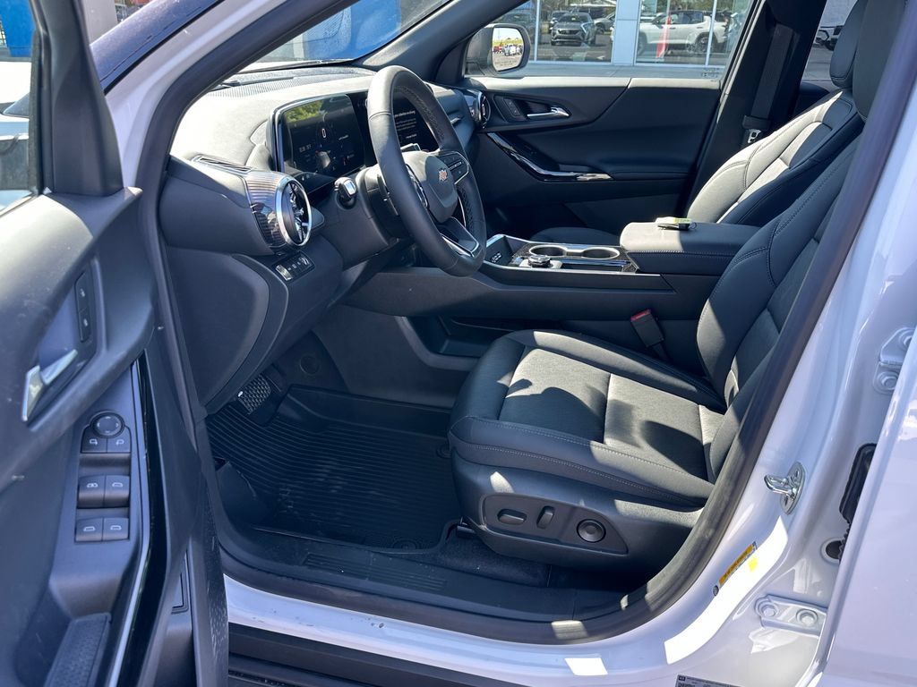 New 2026 Chevrolet Equinox LT w/ Convenience Package II AWD/4WD image 9
