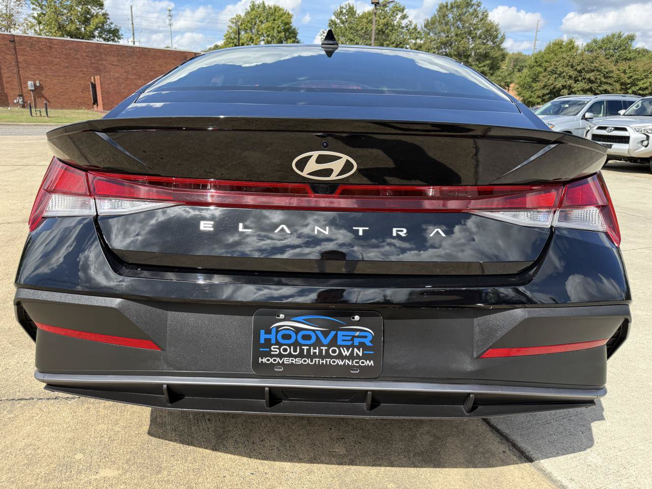 Used 2026 Hyundai Elantra Sport FWD image 4