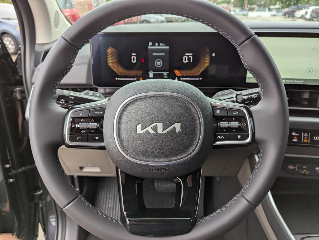 New 2026 Kia Carnival FWD image 32