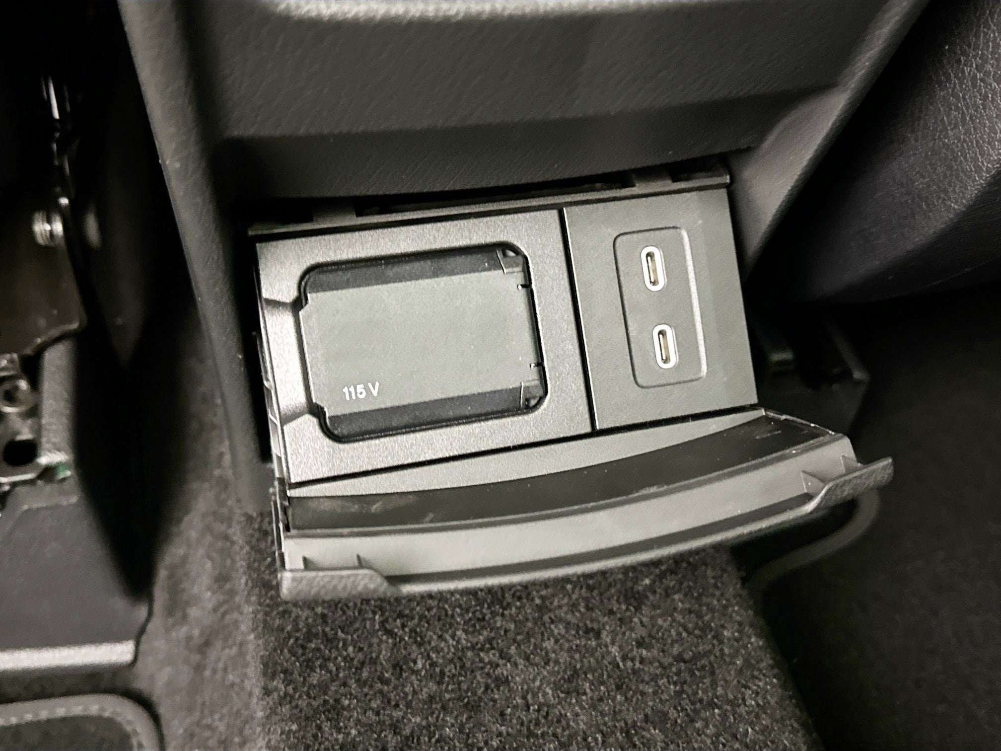 Used 2026 Mercedes-Benz GLB 250 4MATIC image 32