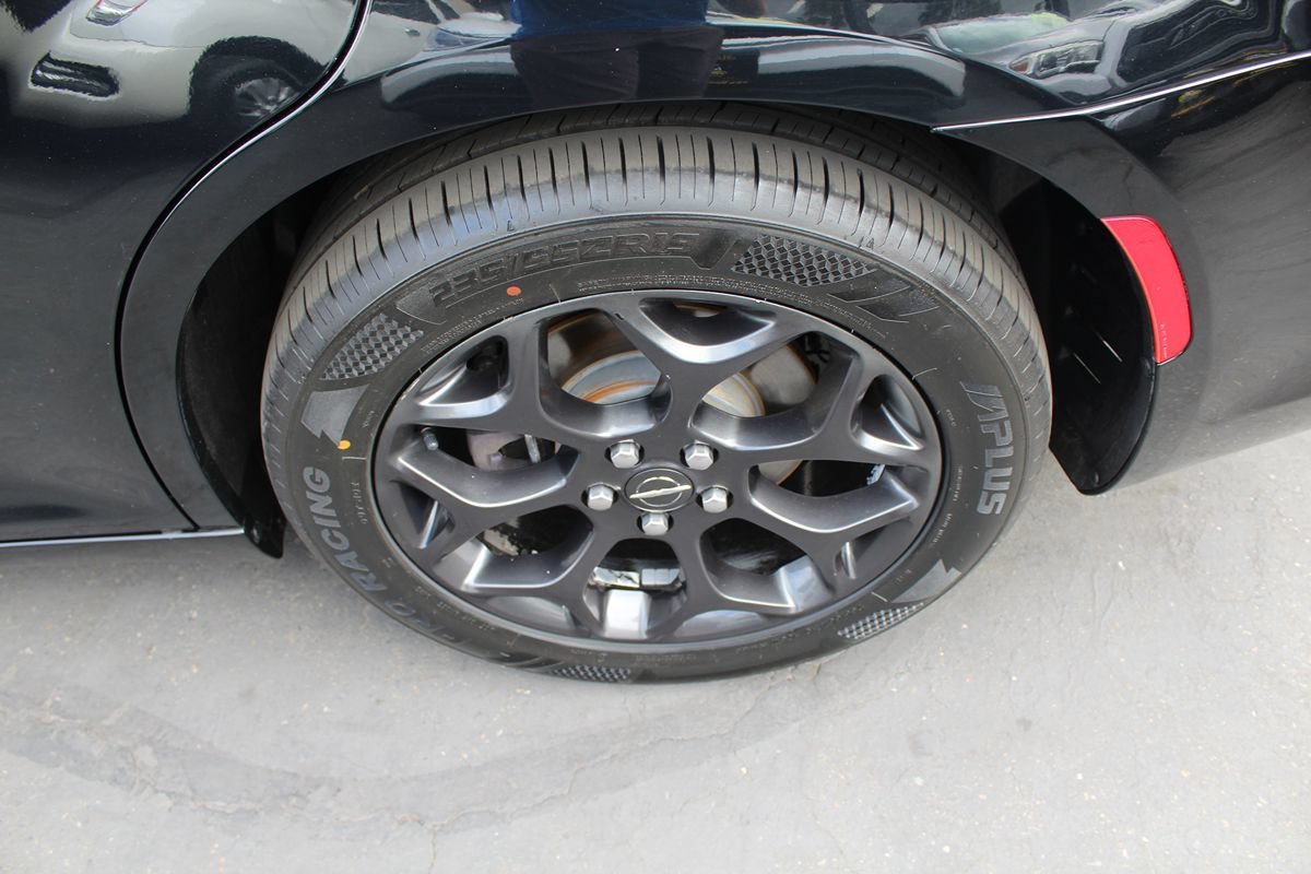 Used 2019 Chrysler 300 S AWD/4WD image 12