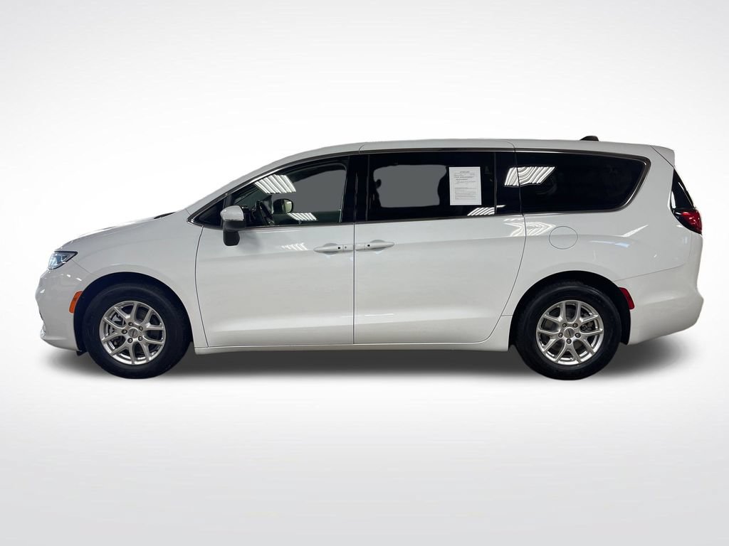 Used 2023 Chrysler Pacifica Touring-L FWD video 2