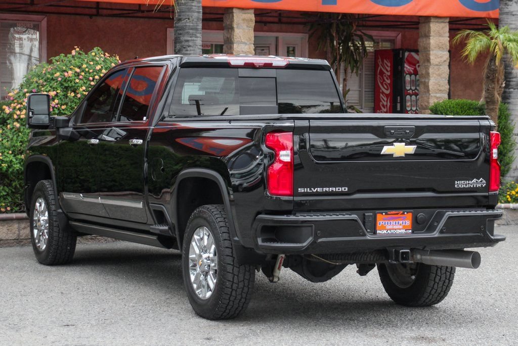 Used 2024 Chevrolet Silverado 2500 High Country w/ Technology Package AWD/4WD image 7