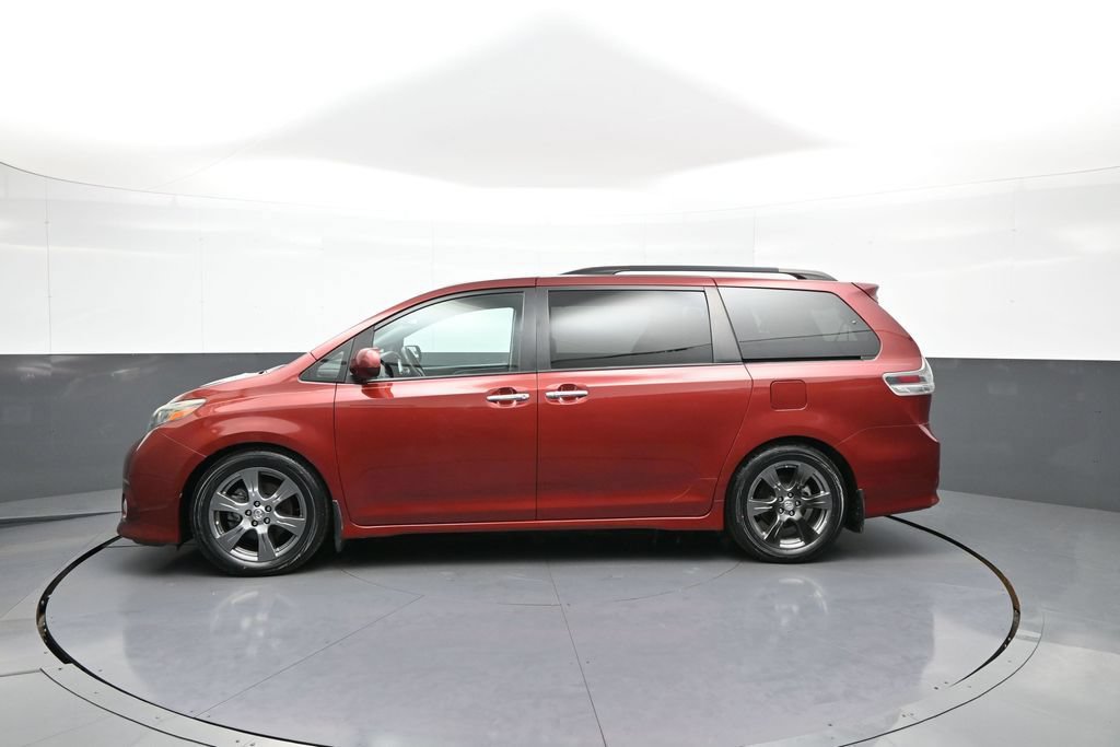 Used 2017 Toyota Sienna SE FWD image 9