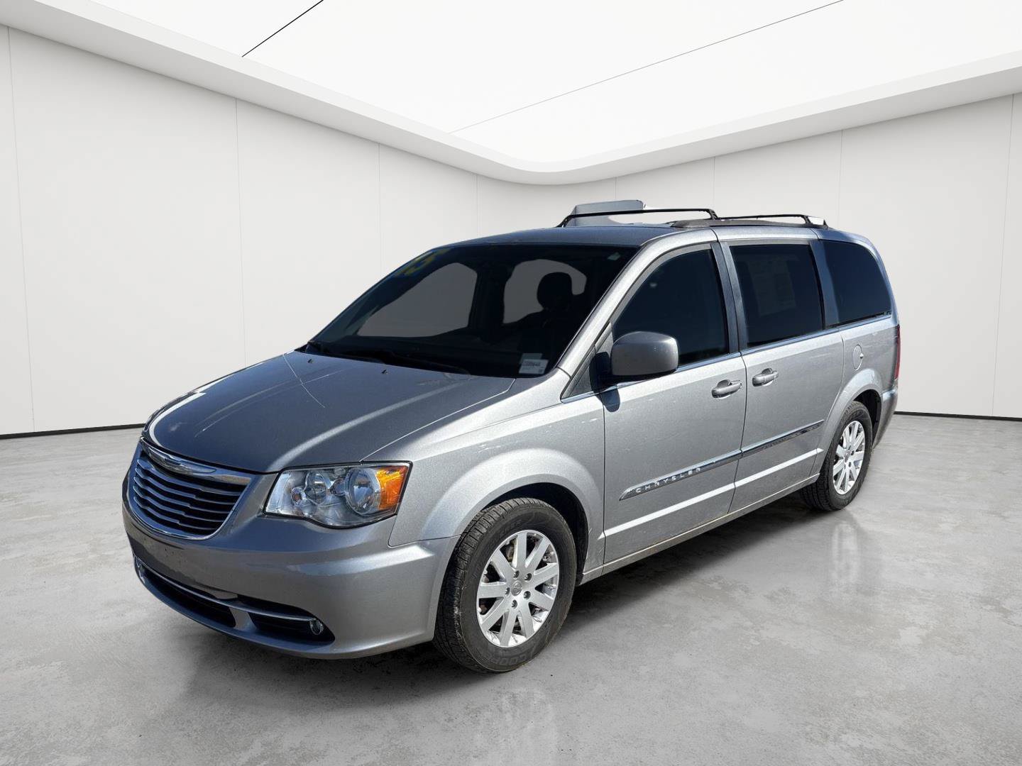 Used 2015 Chrysler Town & Country Touring FWD image 9