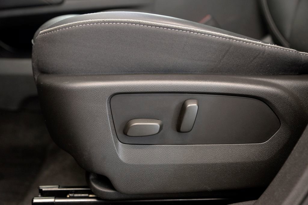 Used 2023 Buick Envision Essence image 16