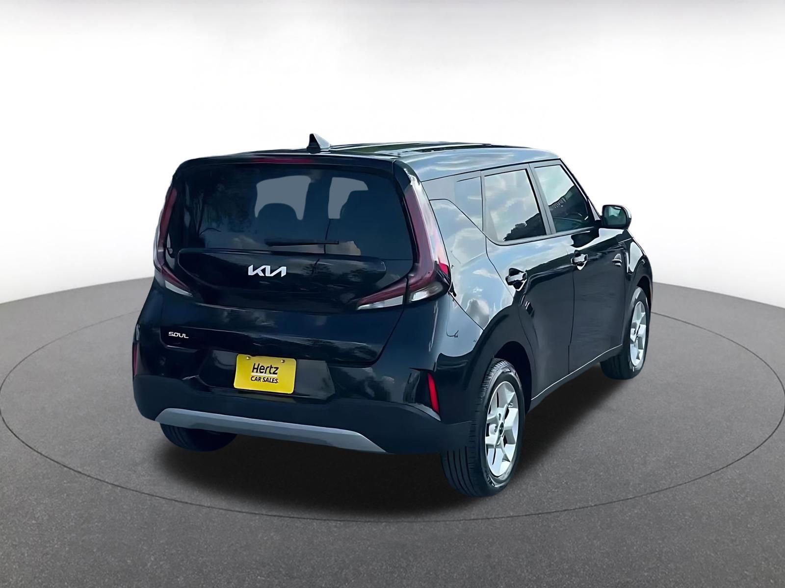 Used 2025 Kia Soul LX w/ LX Technology Package FWD image 14