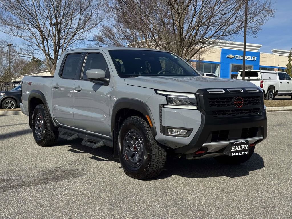 Used 2025 Nissan Frontier PRO-4X w/ Pro Convenience Package image 2