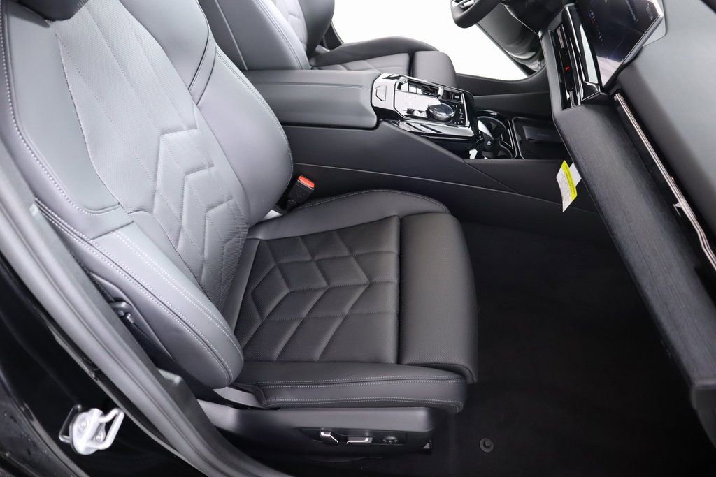 New 2025 BMW 530i xDrive w/ M Sport Package AWD/4WD image 14