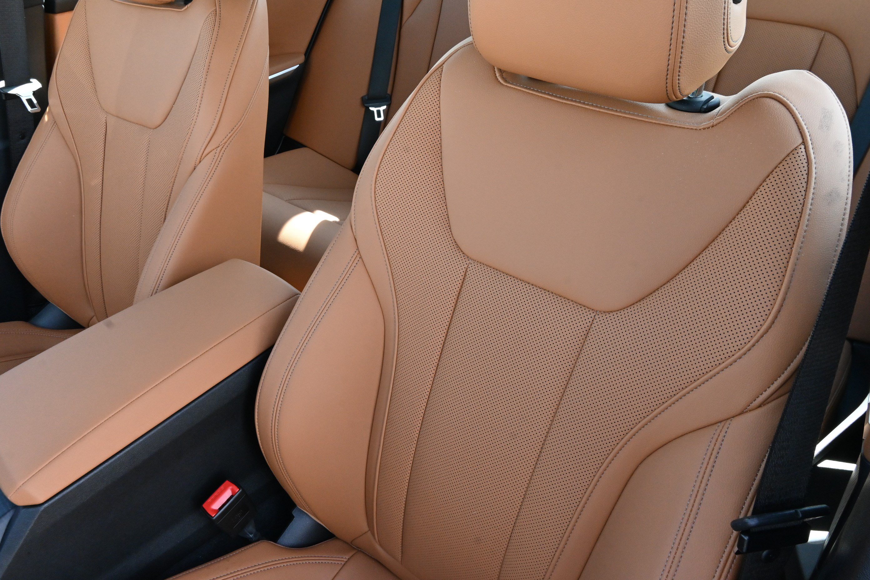 Certified 2025 BMW 330i Sedan RWD image 11