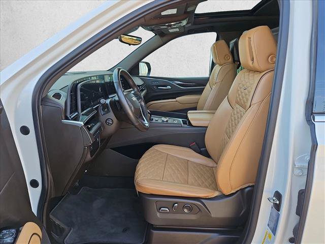 Used 2021 Cadillac Escalade Premium Luxury AWD/4WD image 17