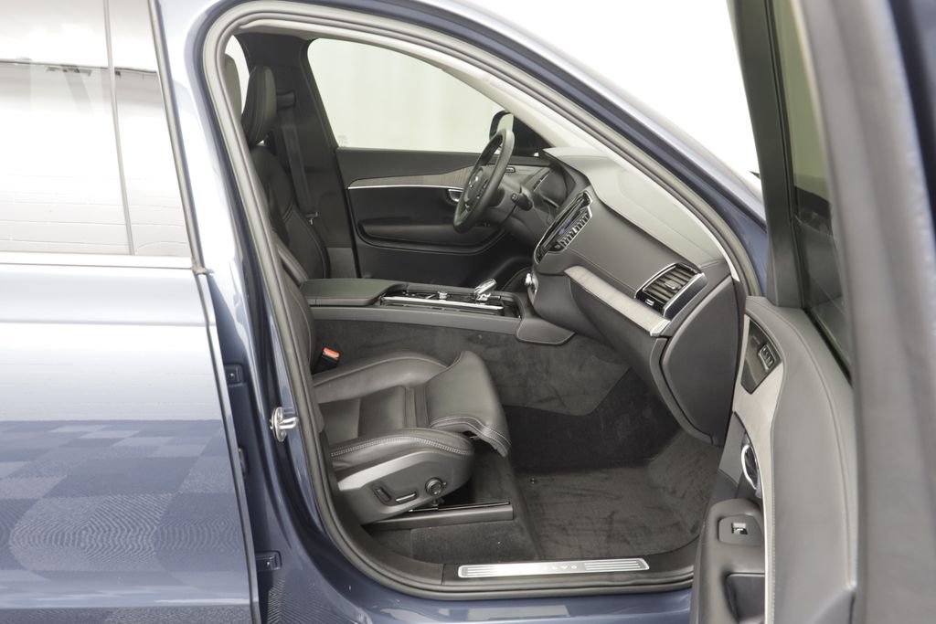 Used 2023 Volvo XC90 B6 Ultimate w/ Protection Package Premier image 21