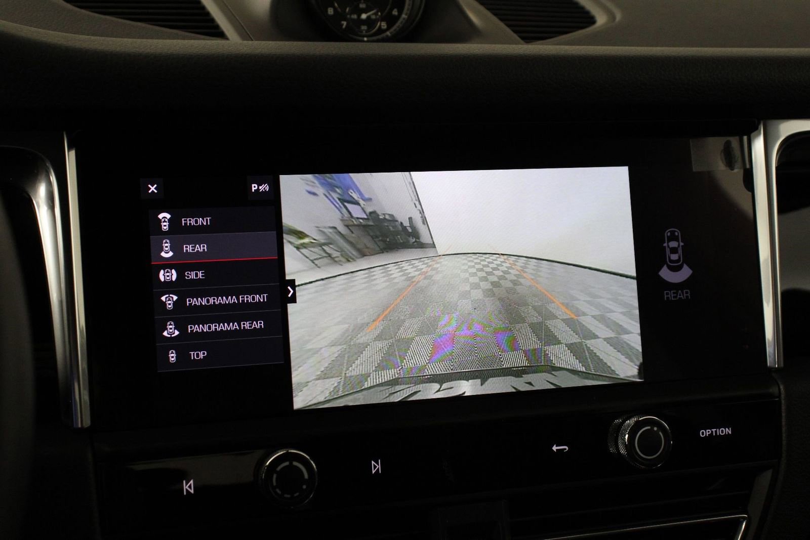 Certified 2025 Porsche Macan image 17