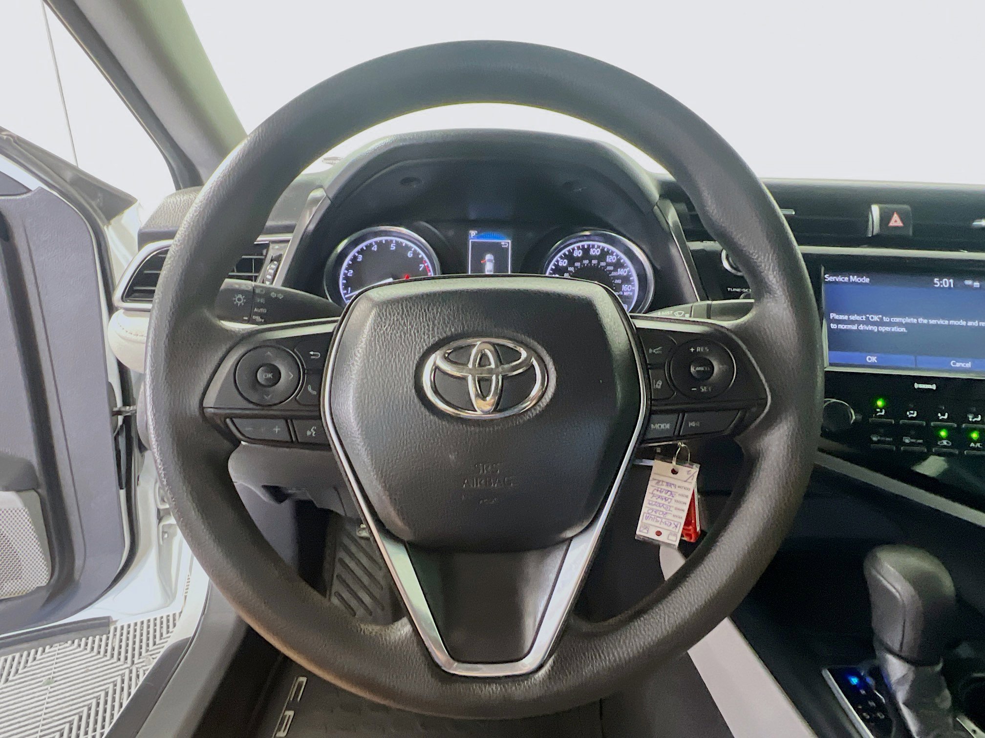 Used 2020 Toyota Camry L image 17