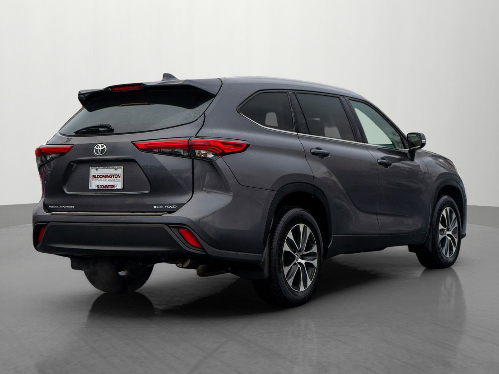 Used 2022 Toyota Highlander XLE image 7