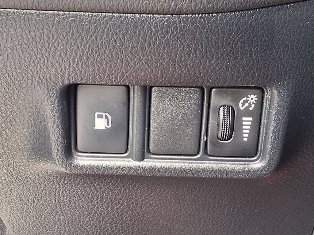 Used 2018 Toyota C-HR XLE FWD image 11