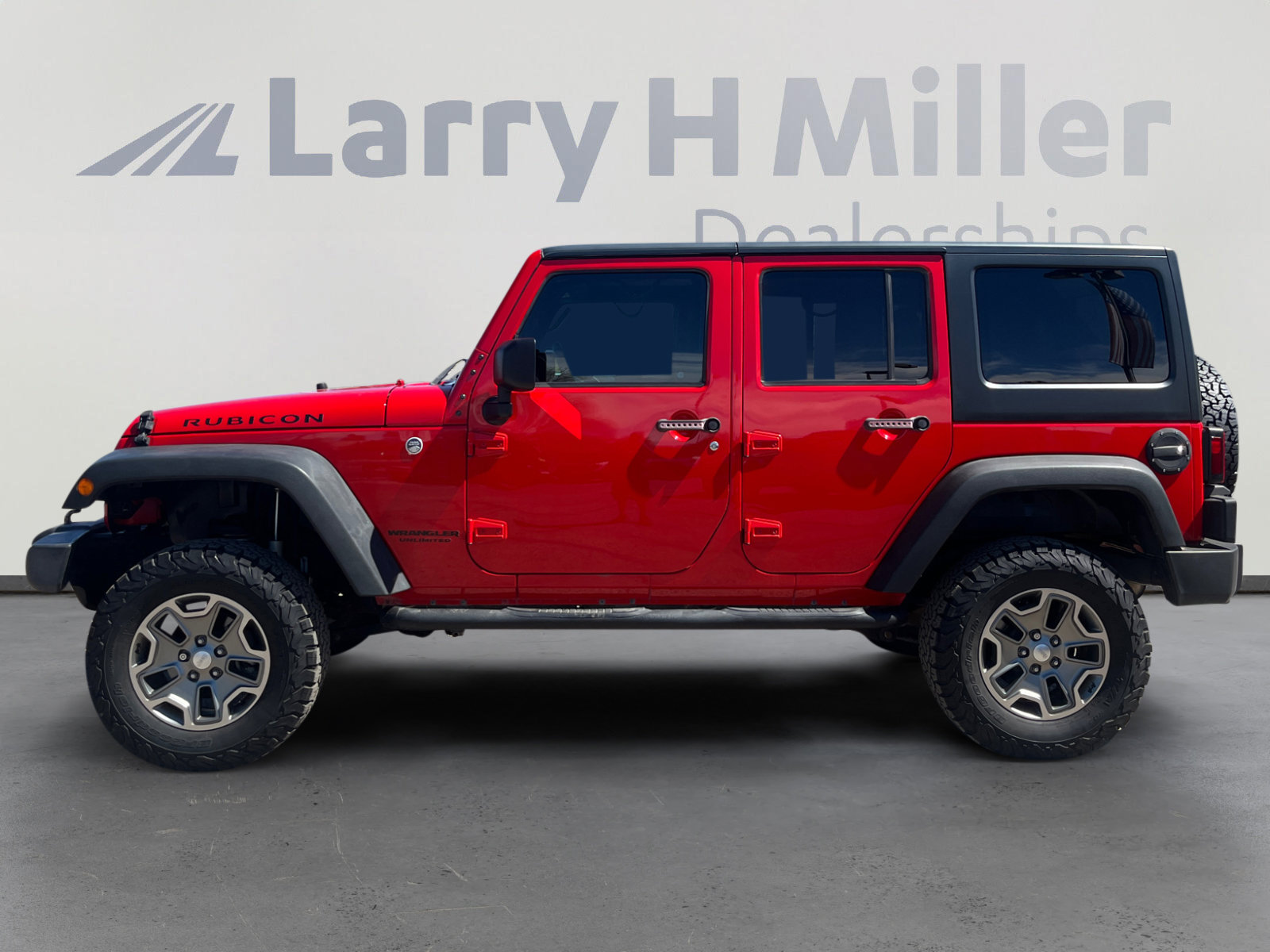 Used 2017 Jeep Wrangler Unlimited Rubicon w/ Connectivity Group image 2