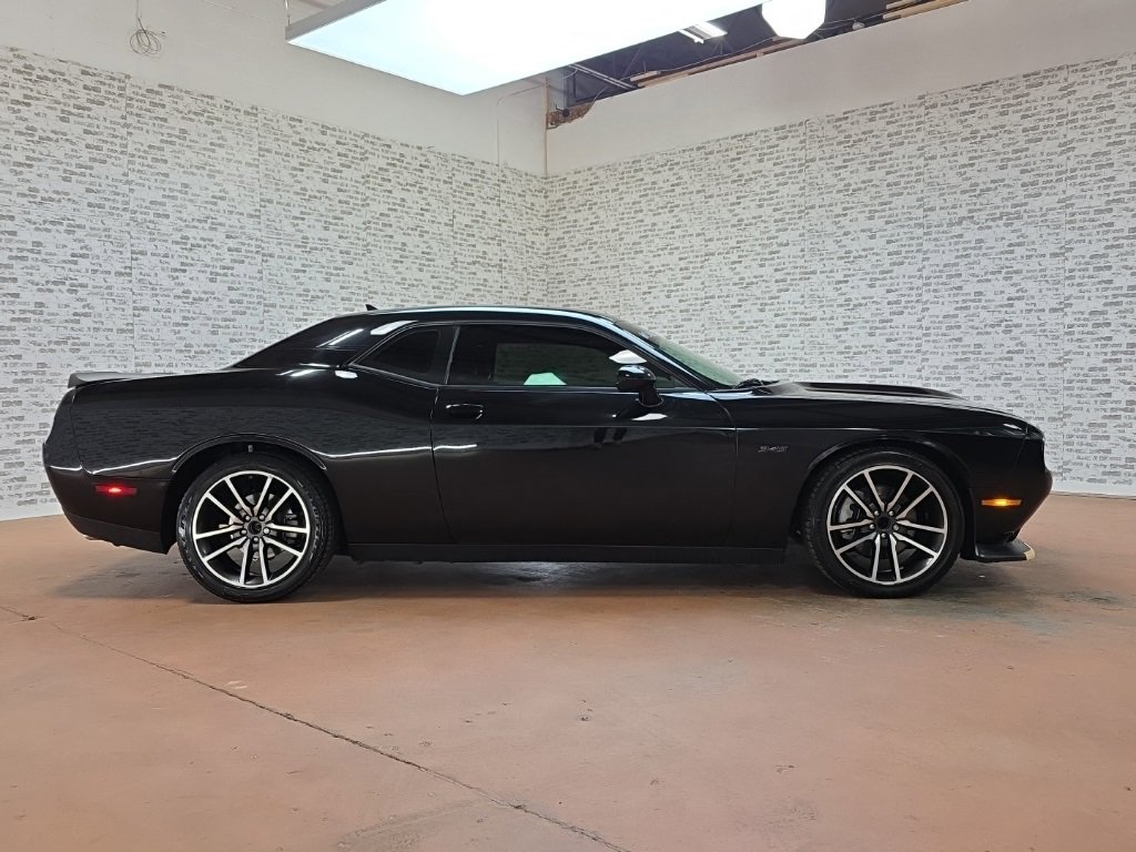 Used 2023 Dodge Challenger R/T w/ Plus Package image 7