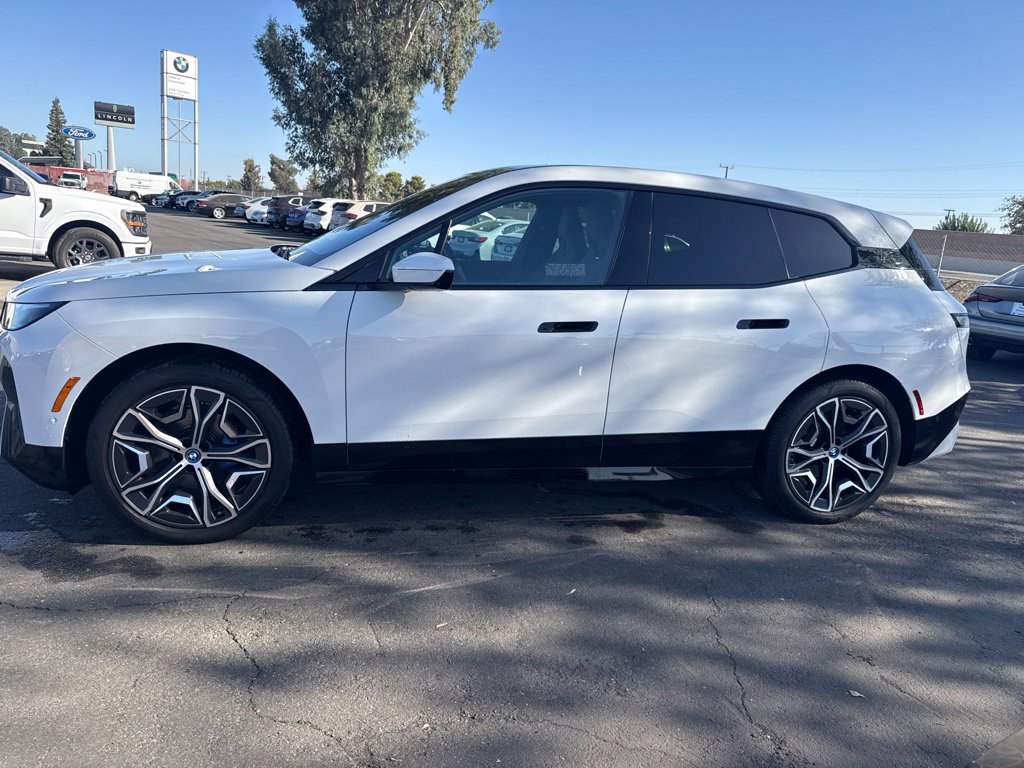 Used 2024 BMW iX xDrive50 w/ Premium Package AWD/4WD image 2