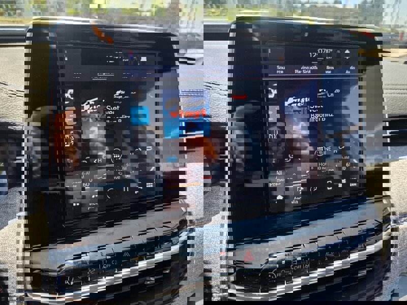 Certified 2025 Jeep Compass Latitude AWD/4WD image 22