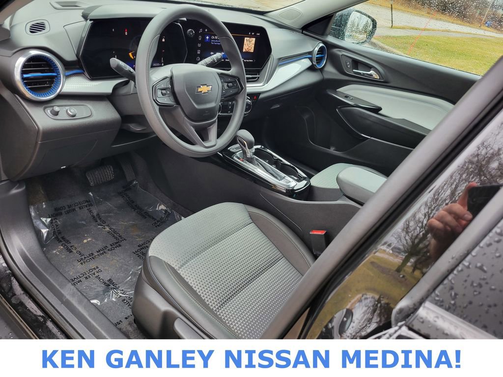 Used 2025 Chevrolet Trax LT image 25