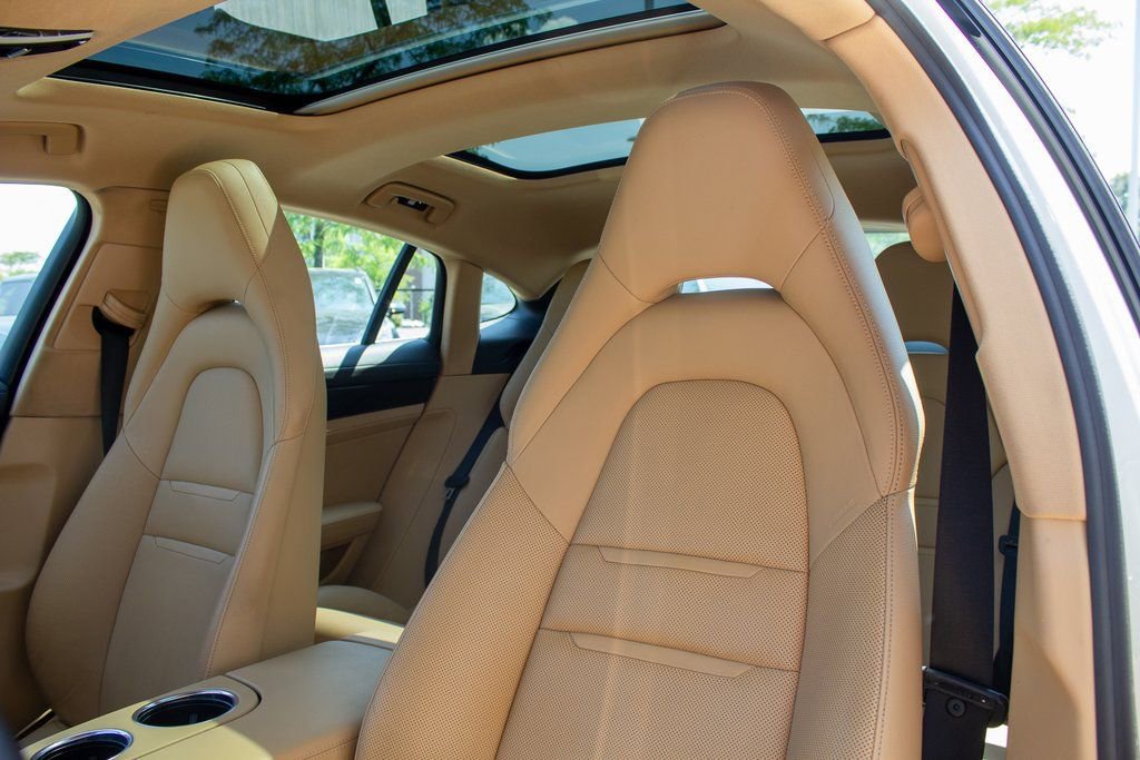 Used 2022 Porsche Panamera 4 w/ Premium Package image 12