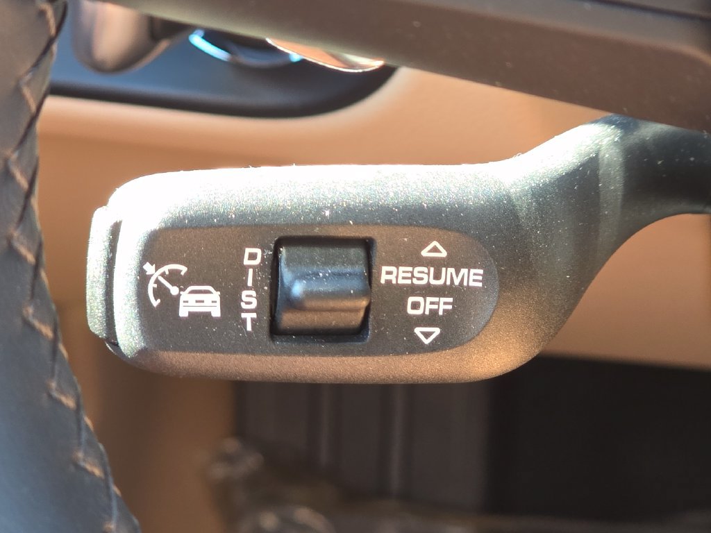 Used 2026 Porsche Macan AWD/4WD image 40
