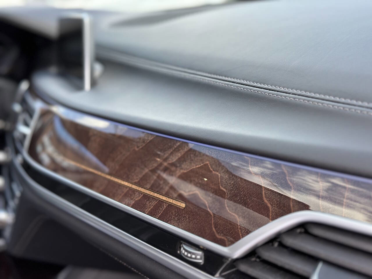 Used 2020 BMW M760i xDrive image 50