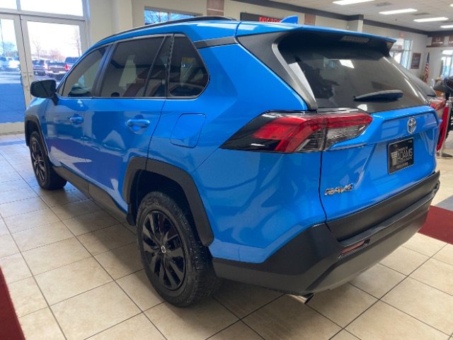 Used 2019 Toyota RAV4 LE image 3