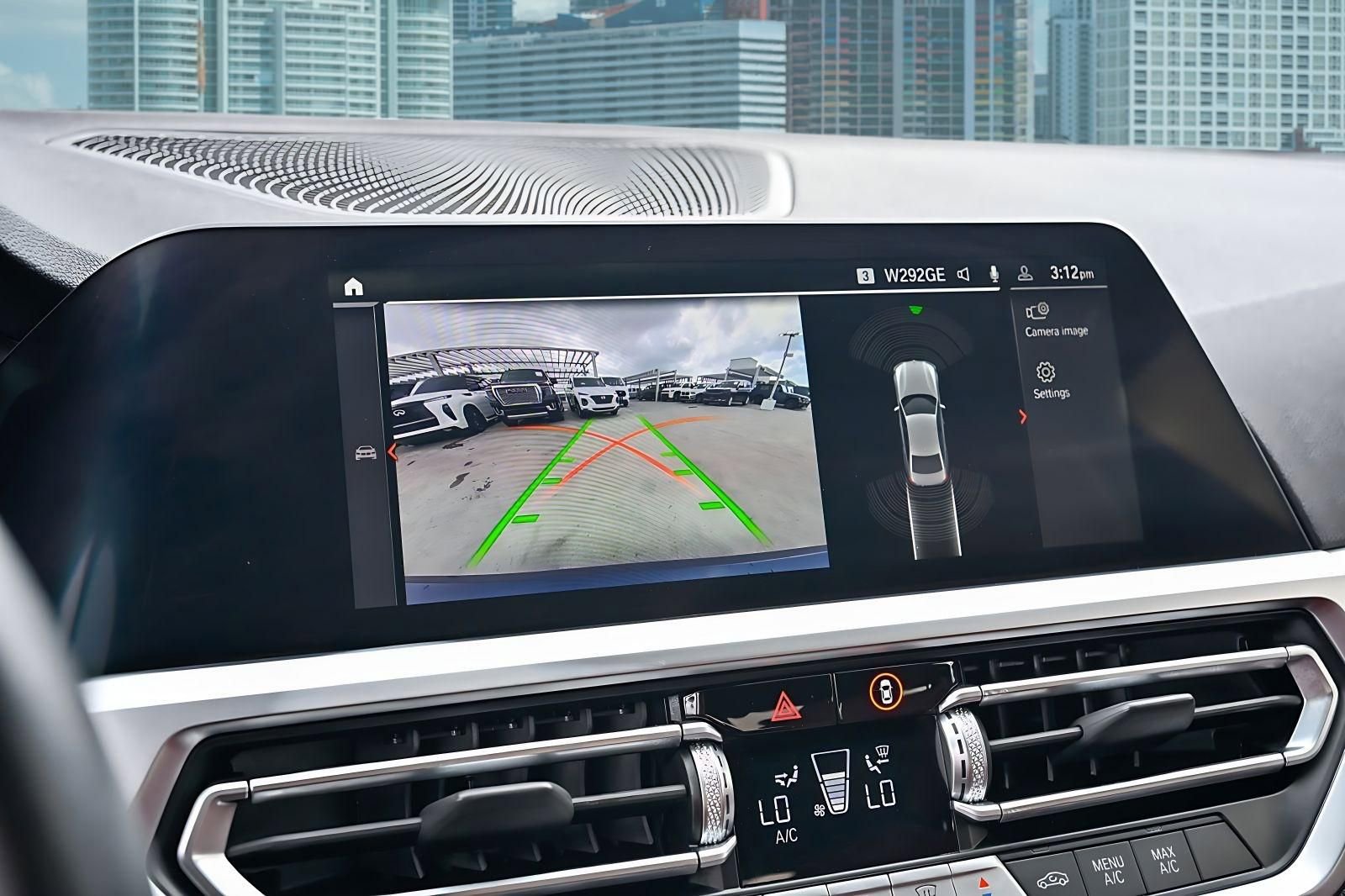 Used 2022 BMW 330i Sedan w/ Driving Assistance Package image 31