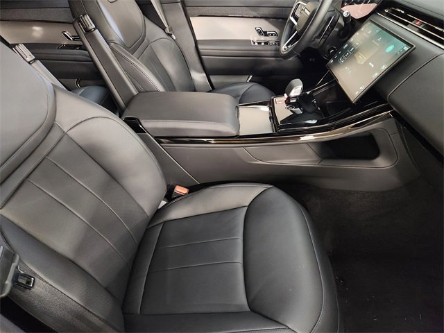 Used 2025 Land Rover Range Rover Sport SE image 3