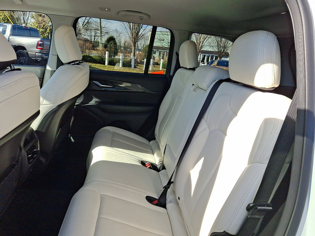 Certified 2023 Jeep Grand Cherokee Laredo image 19