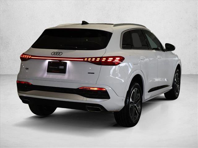 Used 2025 Audi Q5 Premium w/ Convenience Package image 5
