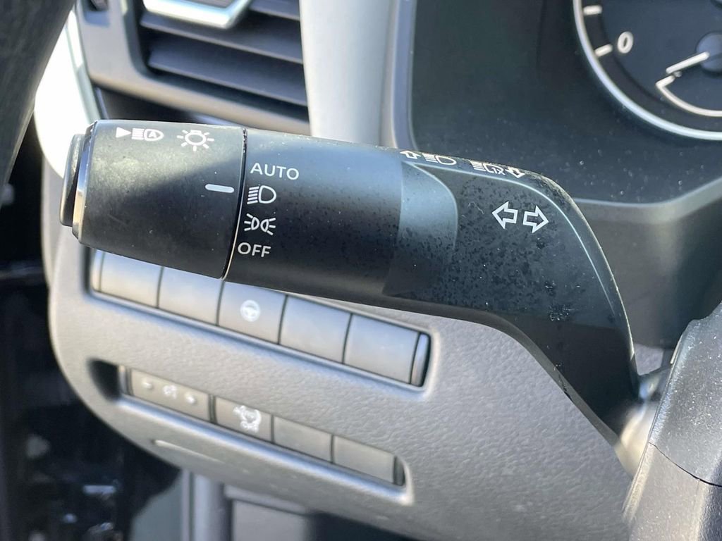 Used 2023 Nissan Rogue SV image 21