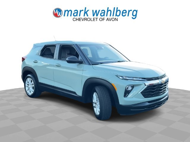 Used 2025 Chevrolet TrailBlazer LS w/ LS Convenience Package FWD image 2