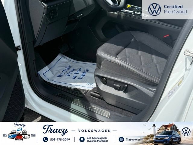 Certified 2024 Volkswagen Atlas Cross Sport SE w/ Panoramic Sunroof Package AWD/4WD image 12
