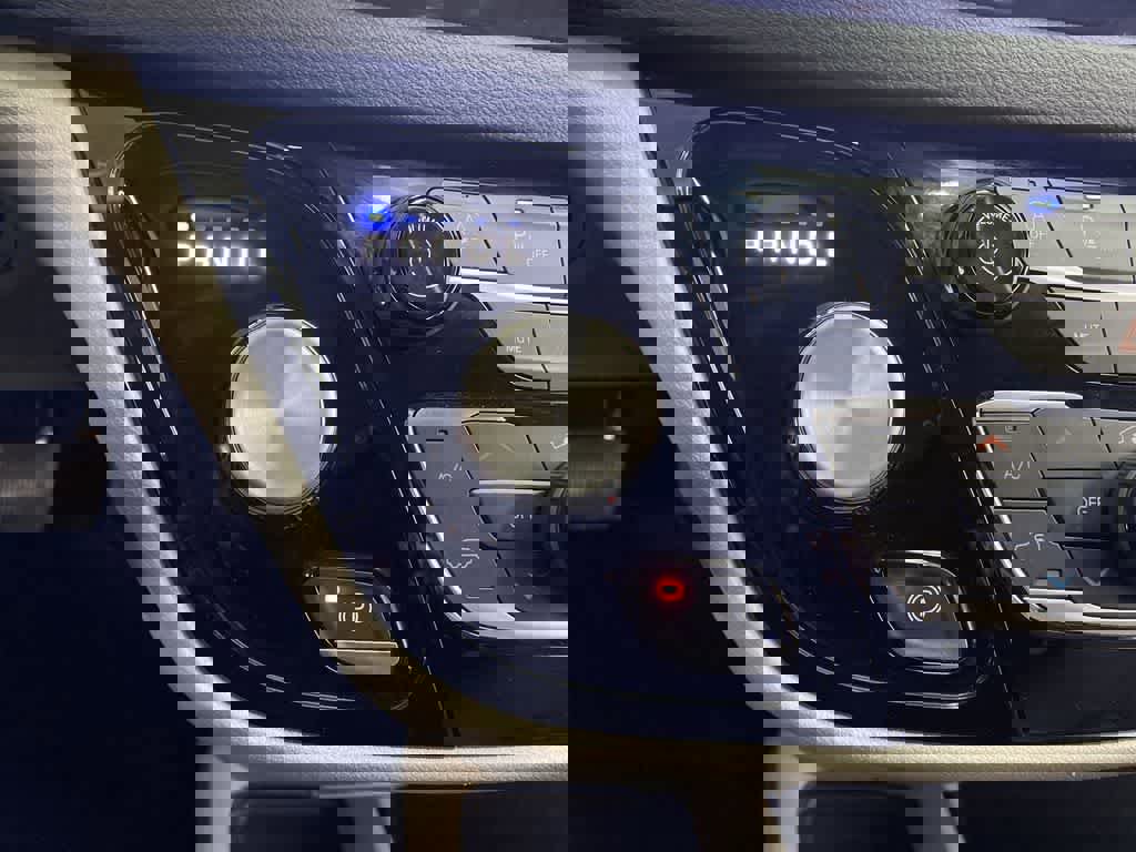 Used 2024 Chrysler Pacifica Touring-L image 26