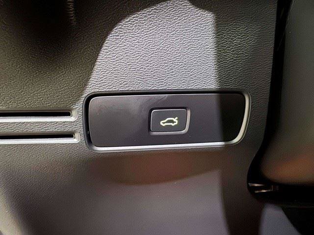 Used 2023 Volvo XC40 B5 Plus w/ Driver Assist Package AWD/4WD image 33